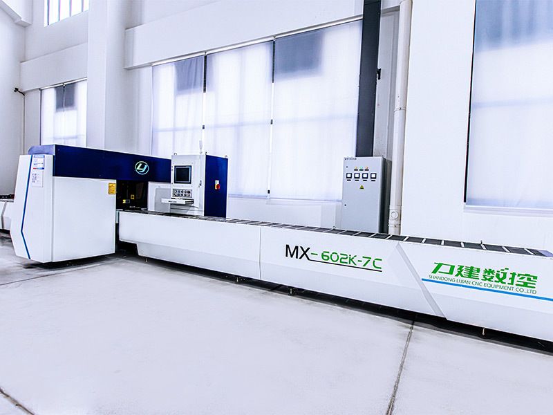 Automatic intelligent CNC busbar processing machine